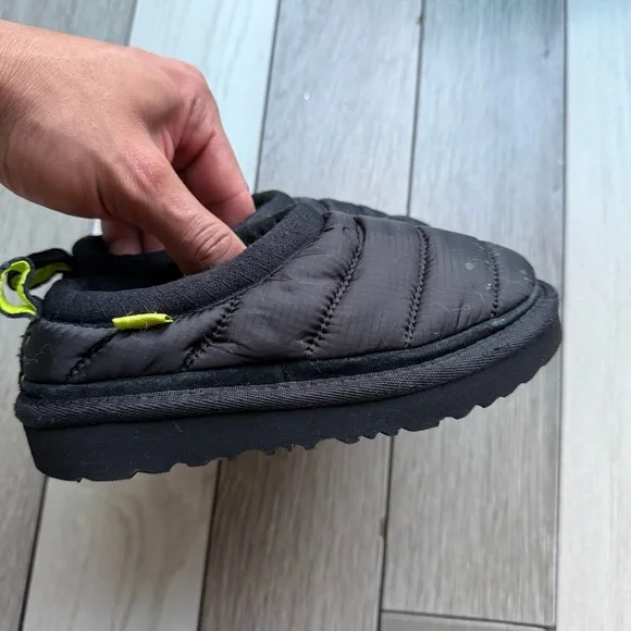 UGG Black Kids Slippers - Picture 3 of 7